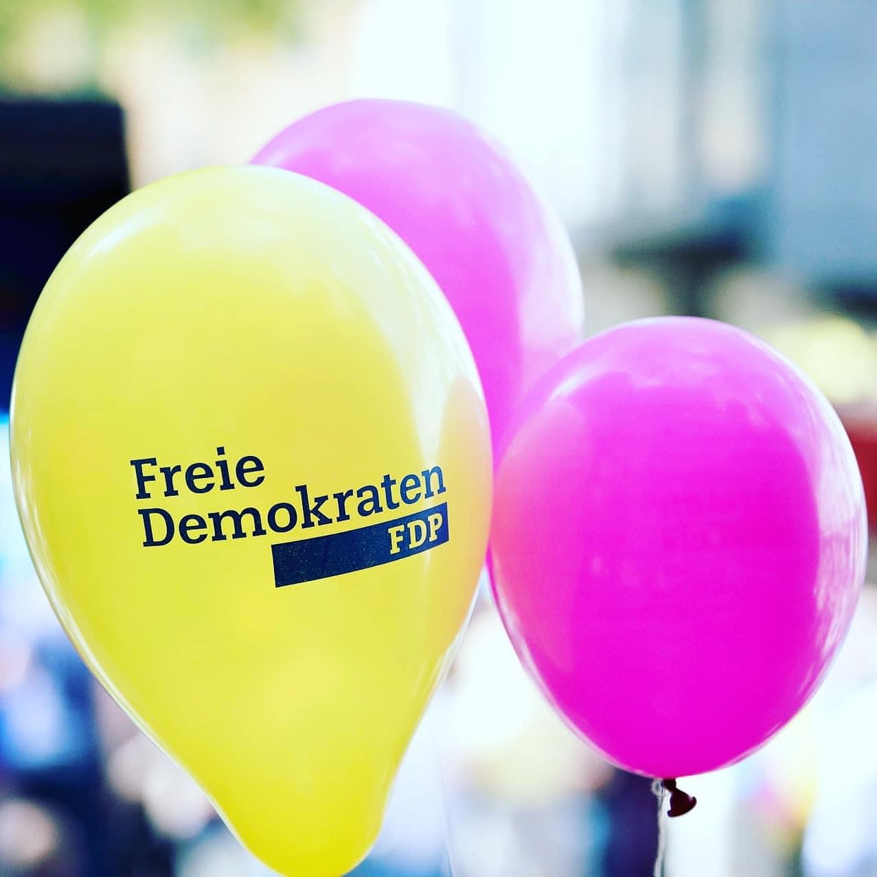 Freie-Demokraten-FDP-Ortsverband-Wedel-Luftballons